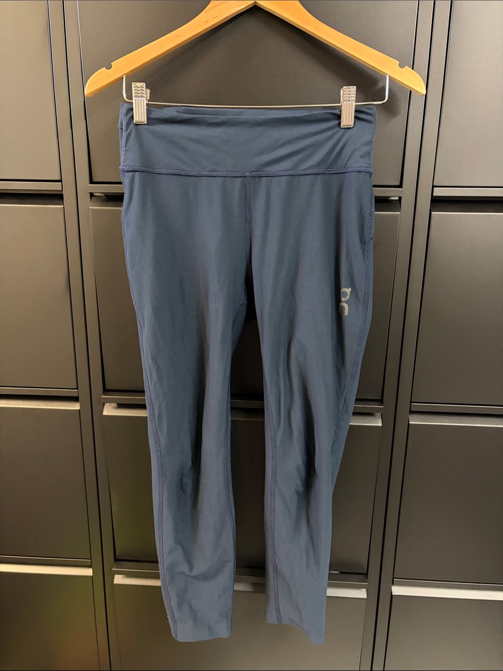 On Running Women's Navy Mid-Rise Performance Leggings